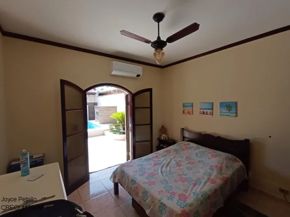 Imagem Casa á venda em Peruíbe com 4 dormitórios, piscina e ampla área de lazer a apenas 550m da praia. Aproveite!!!