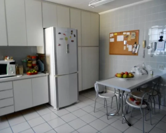 Imagem Apartamento amplo, com janelas grandes, bem arejado e iluminado, living para dois ambientes, 3 dormi...