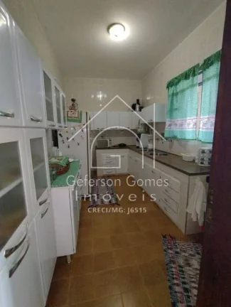 Imagem Casa à venda - com 05 Quartos - Centro - Mantena - MG