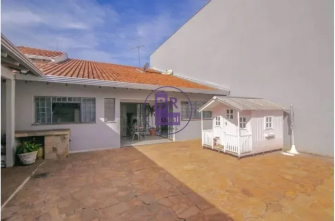 Imagem Sobrado á Venda em ótima localização