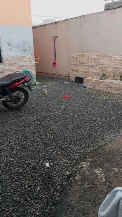 Imagem Sobrado amplo com 2 dormitórios e 2 vagas de garagem, com espaço lateral no Centro de Camboriú.