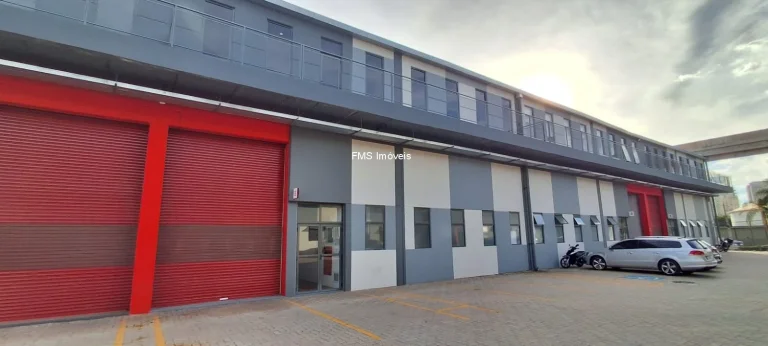 Imagem Galpão com 2025m² para locação em Tamboré.