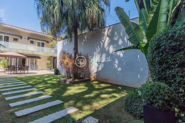 Imagem Casa com excelente localização e ótima segurança, reformada pela Arquiteta Arquiteta Gisela Bent...