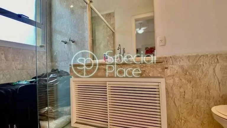 Imagem Lindo apartamento com 263m² de área privativa. São 4 dormitórios ( 4 suítes ) e 5 vagas na gara...