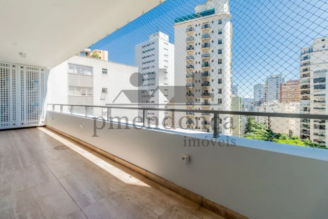 Imagem Apartamento impecável em Higienópolis, com 04 quartos (2 suítes ) e 3 vagas, 452m²