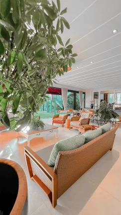 Imagem Magnifica casa com projeto arquitetônico diferenciado e exclusivo em um lote de esquina com 1.050 metros em um dos condominios mais valorizados e proc