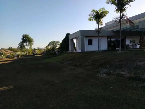 Imagem Descubra o privilégio de viver em uma verdadeira mansão duplex no exclusivo Condomínio Belvedere, em Esmeraldas! Com impressionantes 850m² de área útil, esta residência foi projetada para proporcionar