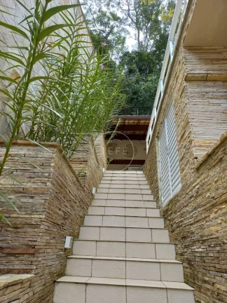 Imagem CASA de 5 DORMITÓRIOS em NITEROI - R$ 1.100.000