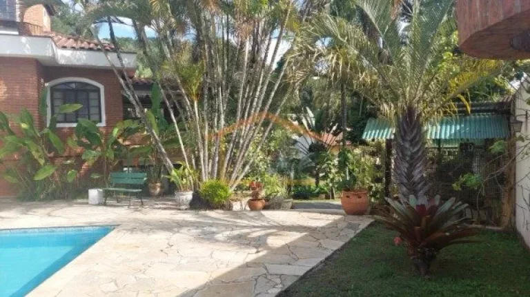 Imagem Maravilhosa casa em condomínio, 4 dormitórios, sendo 1 suíte, 4 salas sendo 2 com lareira, cozinh...