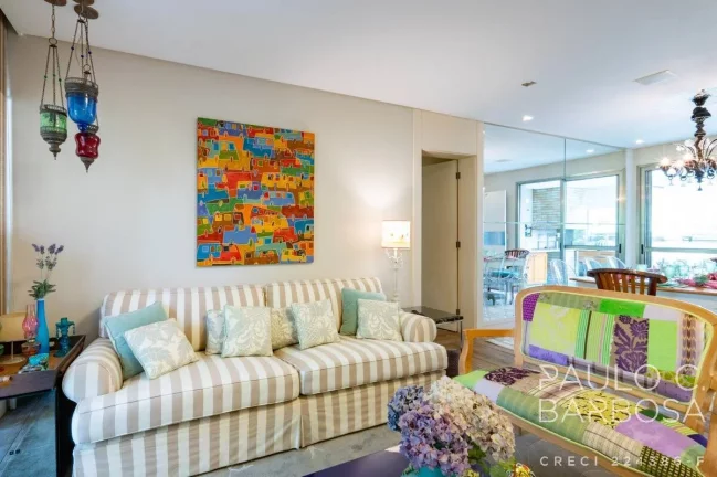 Imagem Vila Suzana Venda - 3 Dormitórios (2 Suítes) - 4 Vagas - 250m²