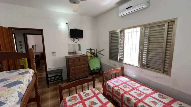 Imagem Casa à venda no bairro do Itaguá com 3 dormitórios,sala de estar e varanda