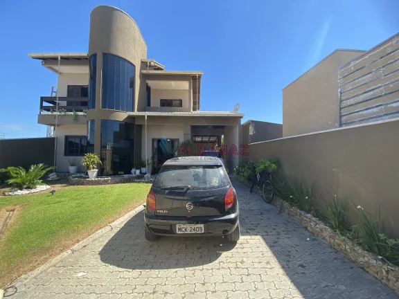 Casa Alto Padrão no bairro Universitário, Tijucas/SC