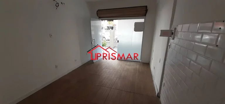 Imagem Alugo loja comercial no gonzaga, quadra da praia.
