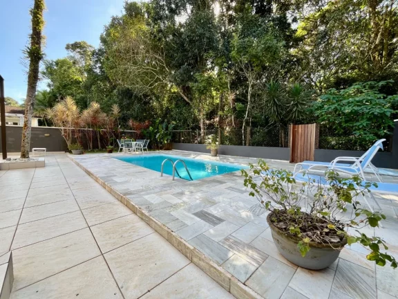 Imagem Casa de Luxo na Riviera de São Lourenço Módulo 26: 3 Quartos, 1 Suíte, Varanda Gourmet, Piscina e Muito Mais!