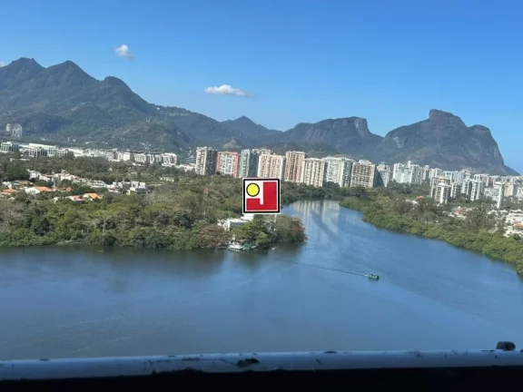 Imagem Vendo 2Q(1S), depend, 2 vagas, na Praia da Barra, alto, nascente, cozinha grande, área serviço, ônibus, clube, tênis, squash, skate, futebol,ginasio