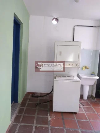 Imagem Casa térrea com edícula à venda em Jardim Esmeralda Região da Cidade Dutra SP. 300m², 3 dormitórios, 2 banheiros, 4 Vagas de garagem por R$800.000. Oportunidade!