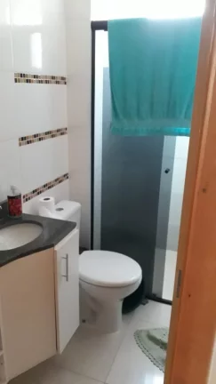 Imagem Apartamento com 2 quartos sendo 1 suíte, sala 2 ambientes com sacada, cozinha planejada, banheiro c...
