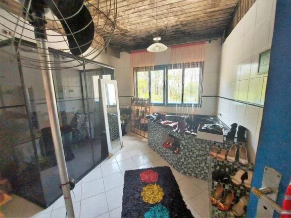 Imagem Casa comercial na Granja Viana. Localizada em via de acesso ao Km 23
