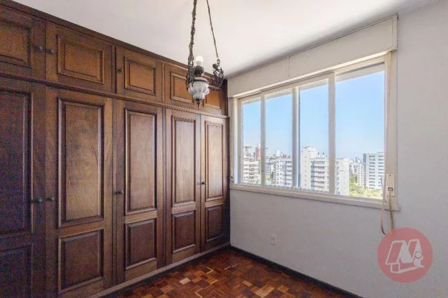 Imagem No Moinhos de Vento, 139m², 3 dormitórios, suíte, 2 vagas e infraestrutura.