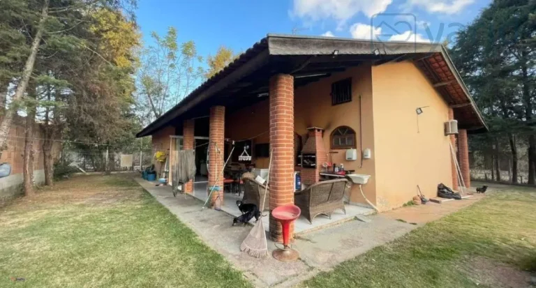 Imagem Casa à venda em Jundiaí-SP, Bairro Caxambu: 3 quartos, 1 suíte, 1 sala, 1 banheiro, 5 vagas de garagem, 200m² de área. Aproveite!