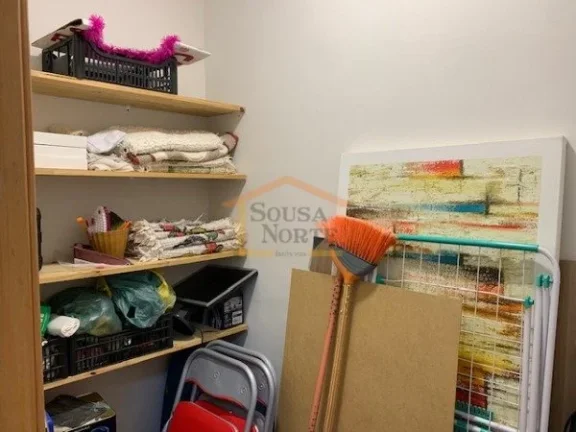 Imagem Apartamento com 70m², dispõe de 2 dormitórios, 2 banheiros, sendo um deles de serviço, sala para...