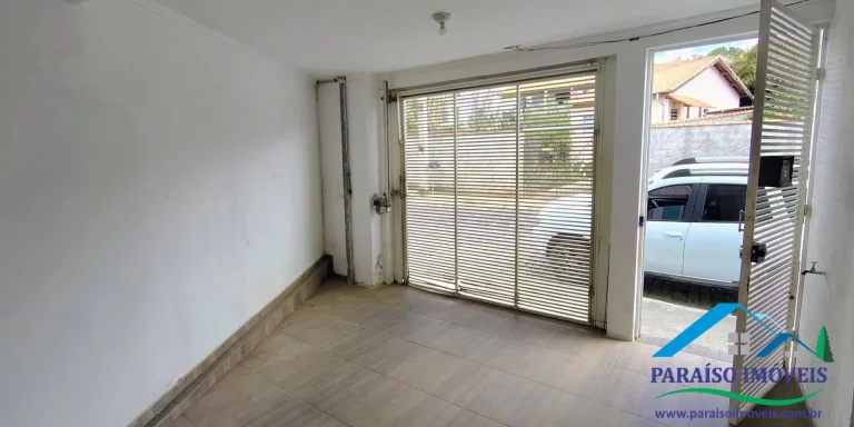 Imagem Oportunidade Única! Casa com 3 Quartos, Garagem Coberta e Ótima Localização