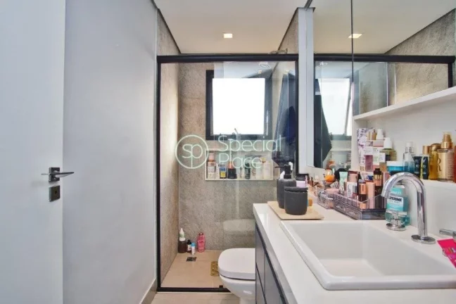 Imagem Ótimo apartamento à venda no Morumbi - Área: 138,14m² - Living com varanda na copa das árvores ...