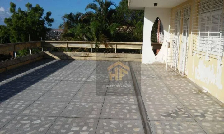 Imagem Casa com Piscina de 4 Quartos em Cajueiro, Recife