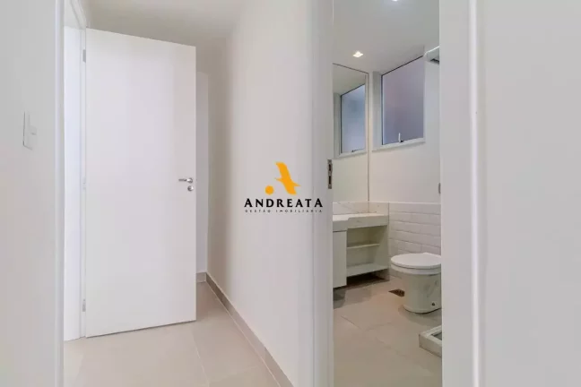 Imagem Av. Princesa Isabel, a duas quadras da praia.