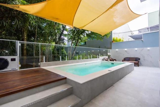 Imagem Casa de alto padrão em condomínio, aceita permuta!