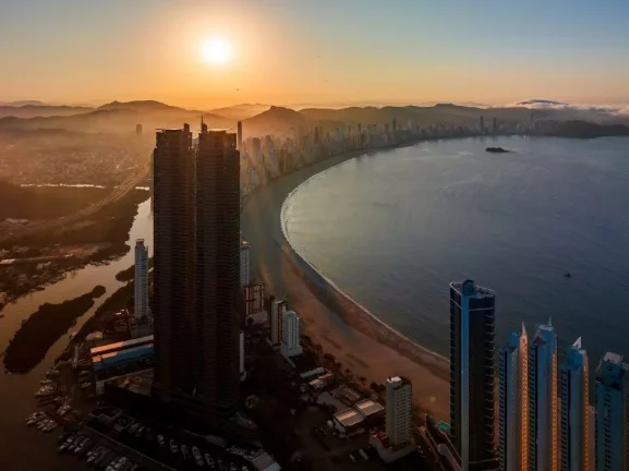 Imagem Duplex com 7 dormitórios à venda sendo 7 suítes, 421.6 m² por - R$ 13.790.000,00 - Barra Sul - Bal. Camboriú/SC