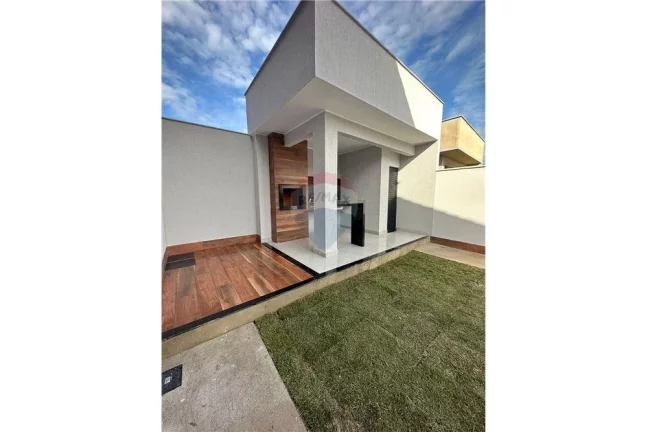 Imagem Uma casa belíssima em uma localização espetacular PRÓXIMO A PRAIA