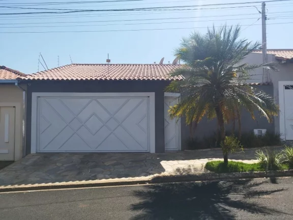 EXCELENTE CASA Á VENDA EM ÁREA NOBRE DE PATROCINIO PAULISTA