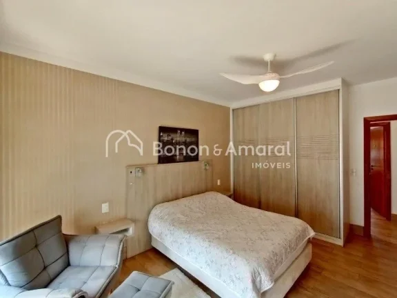 Imagem Casa luxuosa e moderna à venda em terreno de 1.270 m² com 600 m² de área construída, oferecendo...