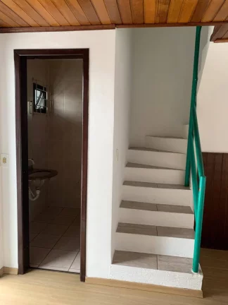 Imagem Sobrado no Boqueirão - Frente para Rua - R$530 mil