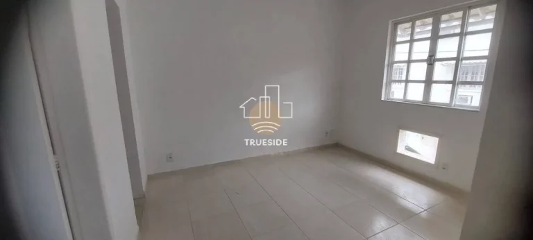 Imagem Casa Triplex com 5 Quartos — Vargem Pequena