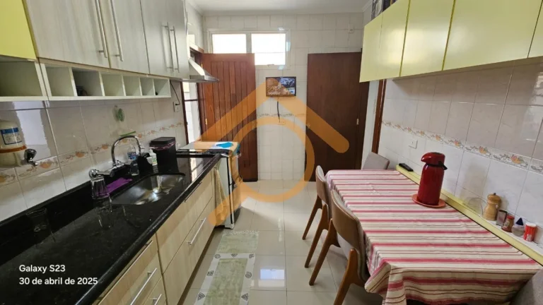 Imagem Excelente oportunidade! Casa à venda em São Paulo-SP, Vila Santana, com 3 quartos, 2 banheiros, 2 vagas de garagem e 132m².
