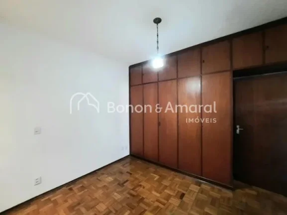Imagem Esta casa no Jardim Chapadão é perfeita para você e sua família! Com 3 quartos (incluindo 1 suí...
