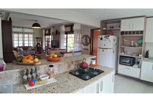Imagem Casa com três dormitórios com banheiro no Condado .