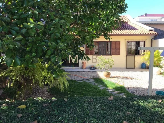 Imagem Imperdível casa à venda em Florianópolis-SC, bairro Ingleses: 5 quartos, 1 suíte, 3 salas, 4 banheiros, 3 vagas, 225m².