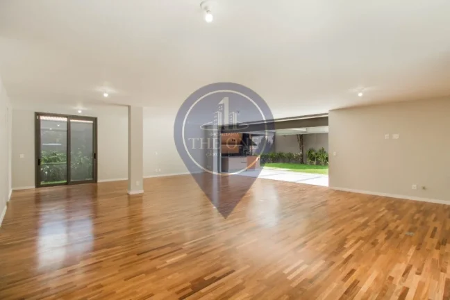 Imagem Luxuosa casa à venda em São Paulo-SP, Alto de Pinheiros: 4 quartos, 4 suítes, 5 banheiros, 6 vagas, 371 m². Imperdível!