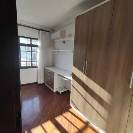 Imagem Casa averbada com 3 dormitórios sendo 1 suíte e 2 vagas de garagem em Joinville
