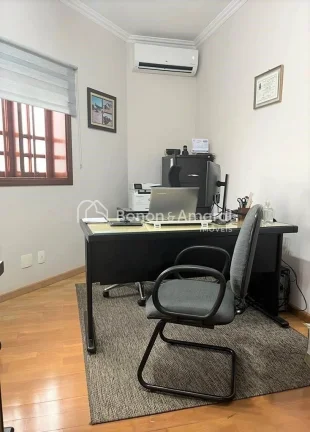 Imagem Esta casa é perfeita para quem busca uma localização privilegiada e segurança para sua família....