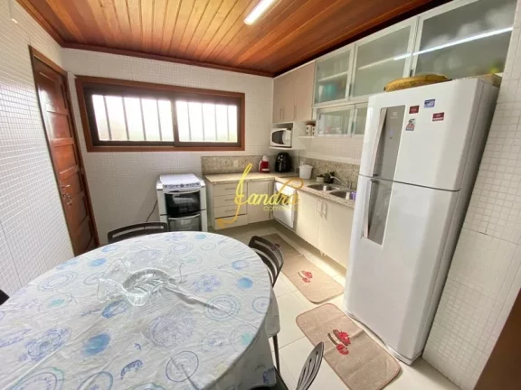 Imagem Sobrado no Centro de Xangri-la com 05 dormitórios com piscina