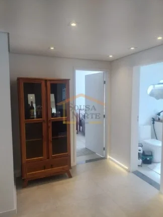 Imagem Apartamento de 87m², reformado, com 2 dormitórios, sendo 1 suite, muito iluminado e arejado. 
Elé...