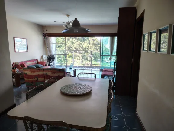 Imagem Apartamento com vista para o mar e lazer, 3 quartos com suíte e 2 vagas na Pitangueiras, Guarujá-SP - 165m² de área.