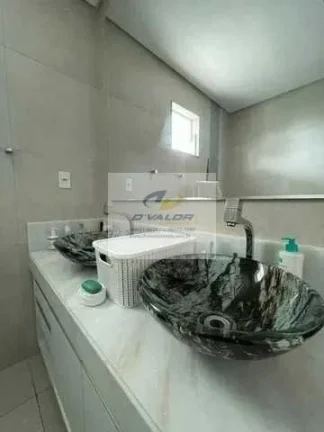 Imagem Vendo Casa em Condomínio Fechado, com 480m², 5 quartos s/ 5 suítes, espaço gourmet, piscina e 4 vagas