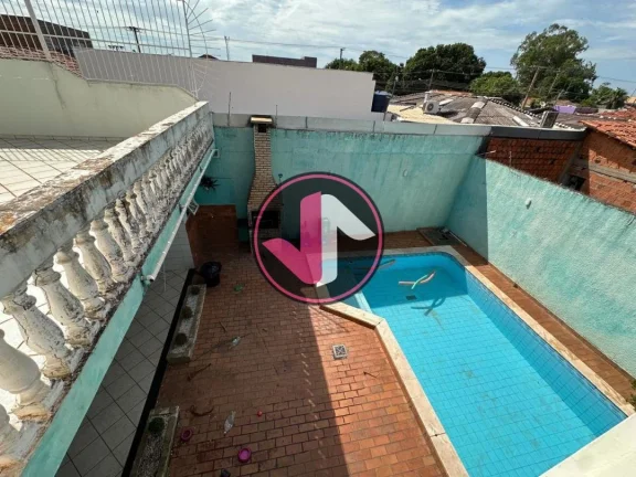 Imagem Aproveite a oportunidade de adquirir esta incrível casa localizada no bairro CPA I, em Cuiabá. Com...