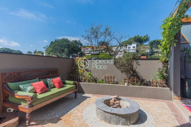 Imagem Casa com excelente localização e ótima segurança, reformada pela Arquiteta Arquiteta Gisela Bent...