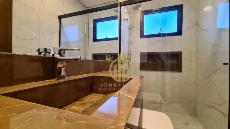 Imagem Sobrado no Vivendas da Mata com 3 suítes e piscina.